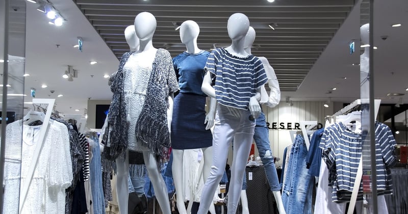 Logistique de la mode : comment les marques gèrent leurs stocks